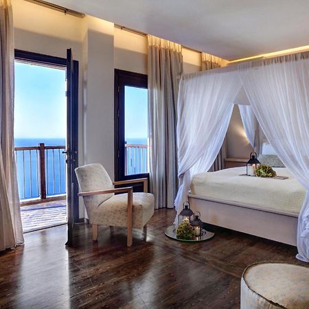 Dohos Boutique Hotel Larissa Bagian luar foto