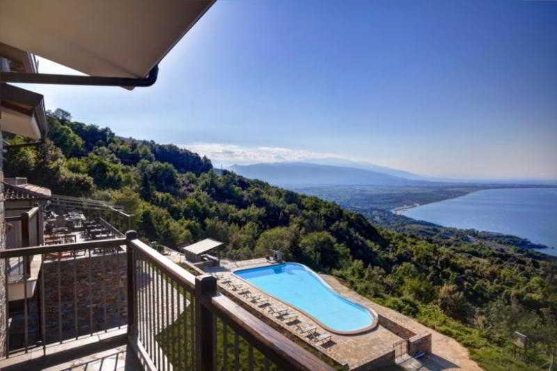Dohos Boutique Hotel Larissa Bagian luar foto