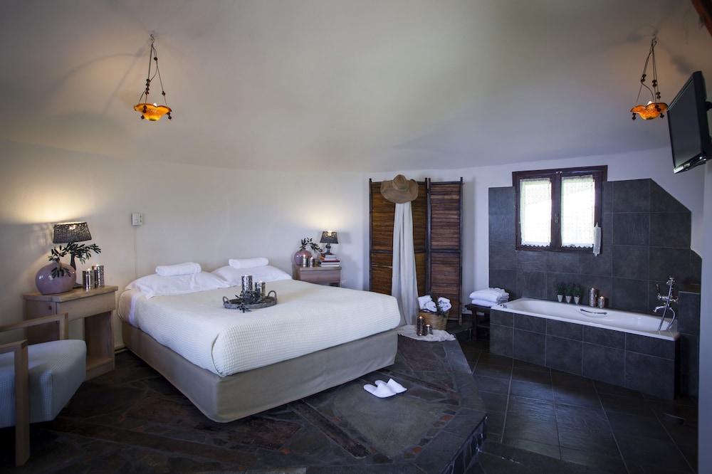 Dohos Boutique Hotel Larissa Bagian luar foto