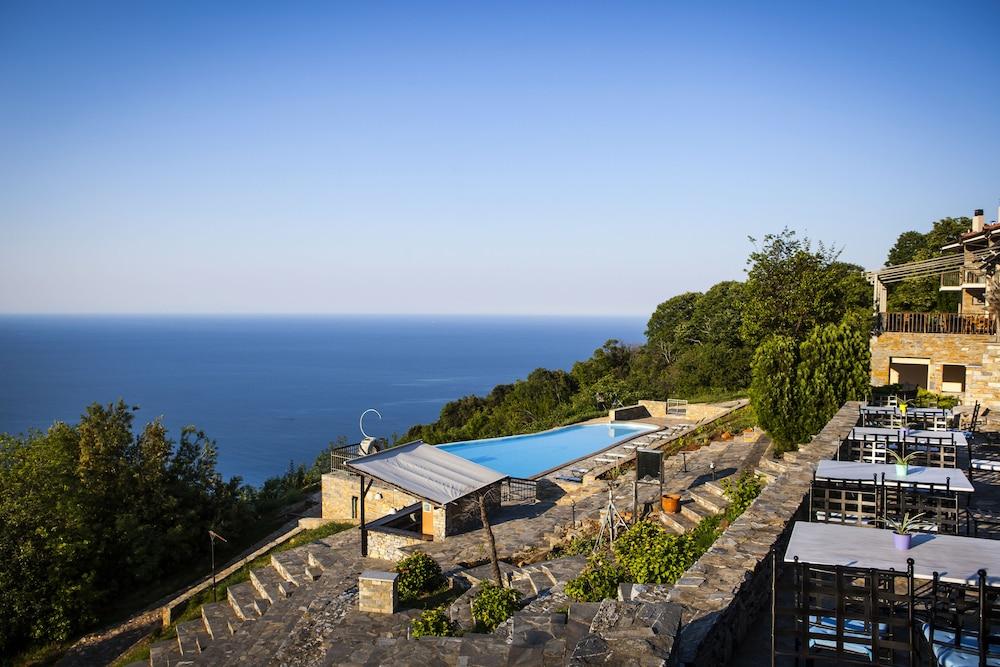 Dohos Boutique Hotel Larissa Bagian luar foto