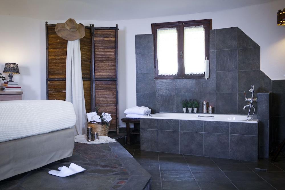 Dohos Boutique Hotel Larissa Bagian luar foto