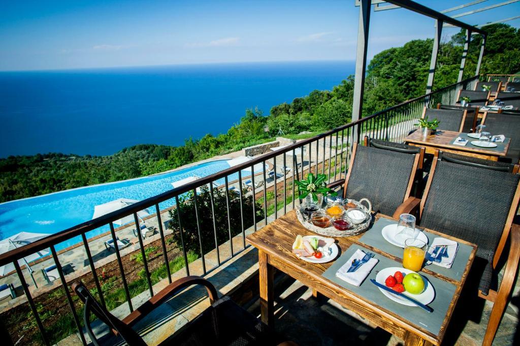 Dohos Boutique Hotel Larissa Bagian luar foto