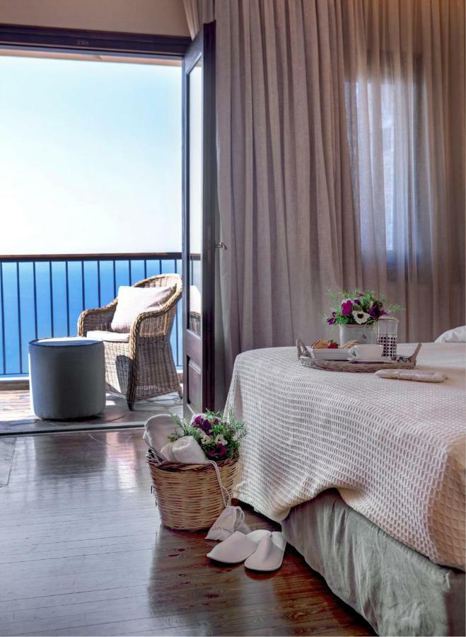 Dohos Boutique Hotel Larissa Bagian luar foto