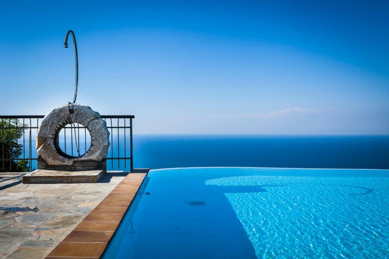 Dohos Boutique Hotel Larissa Bagian luar foto