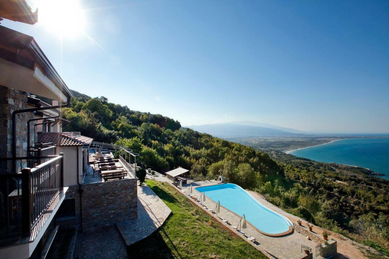 Dohos Boutique Hotel Larissa Bagian luar foto